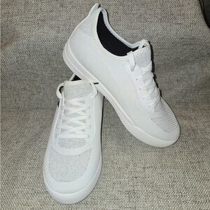 Vessi Weekend Sneaker US Women’s Size 9 White